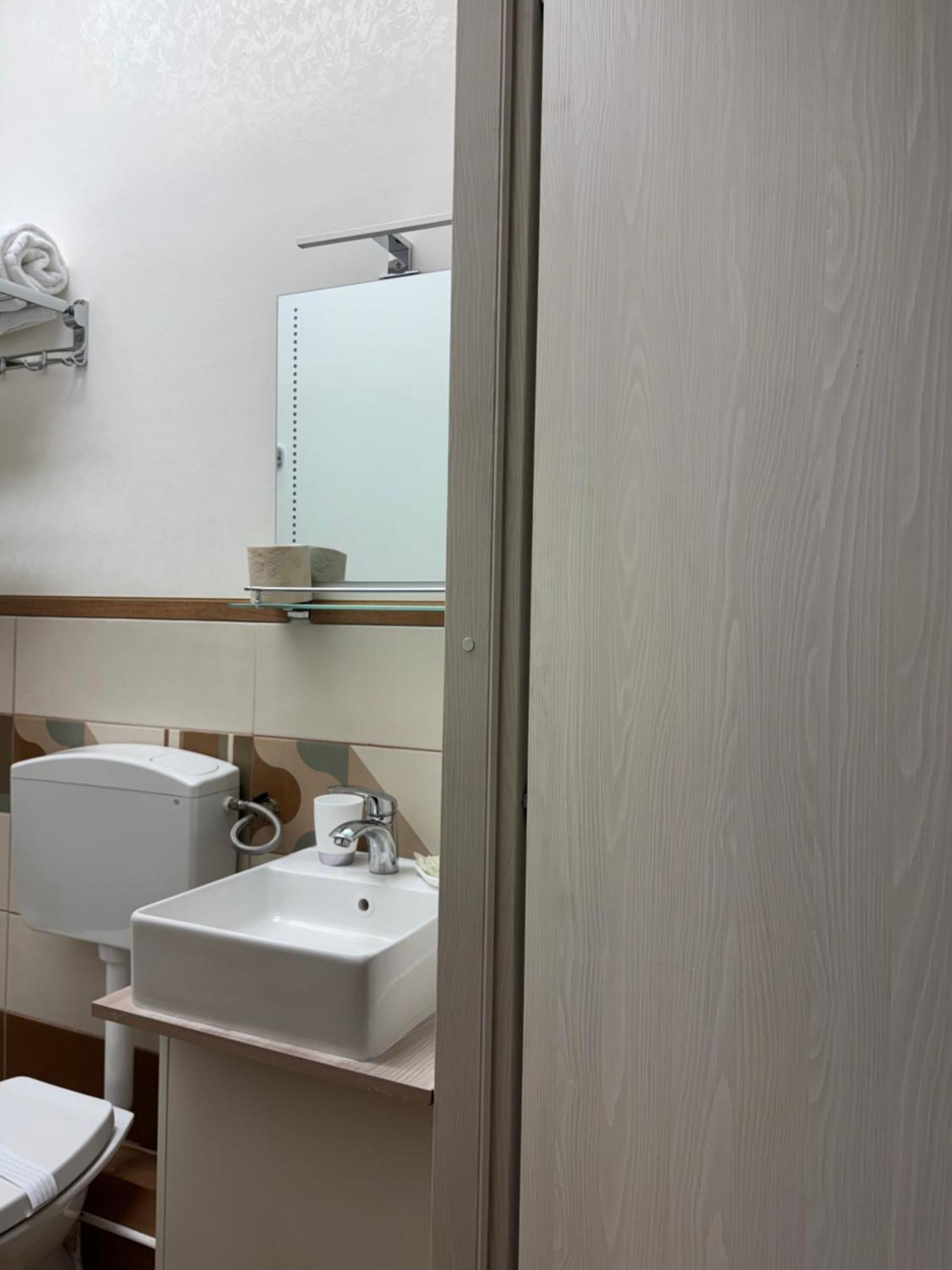 Crispi 120 Rooms New Opening Palermo Bagian luar foto